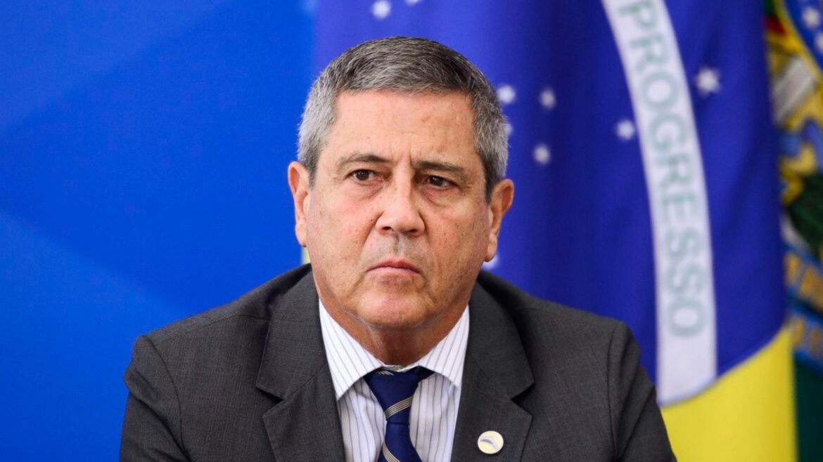 Ministro Braga Netto desmente matéria do Estadão: “Trata-se de mais uma desinformação”