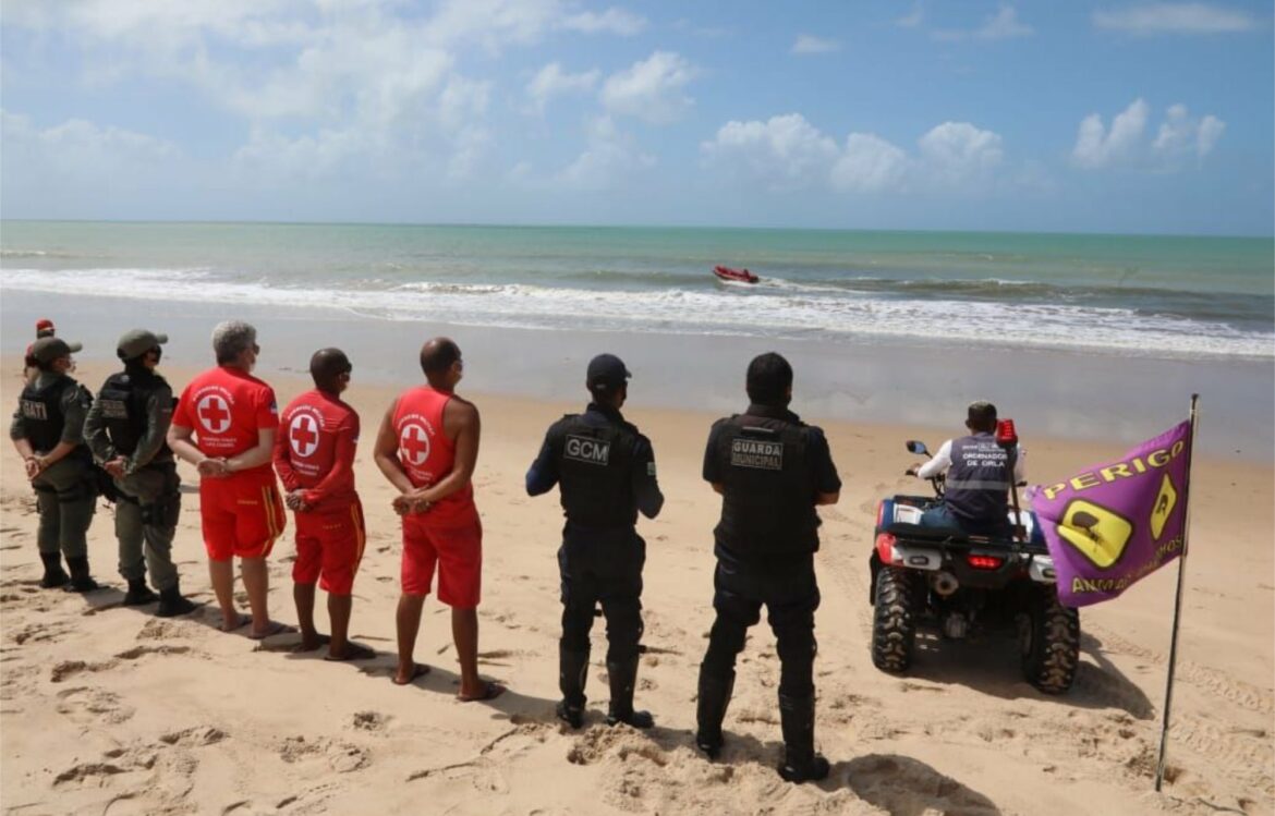 Trecho de 2,2 km da Praia de Piedade é interditado para banho de mar em Jaboatão