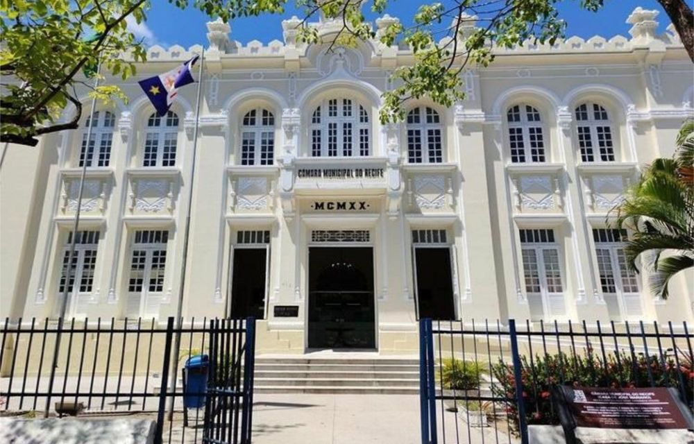 Câmara do Recife suspende licitação milionária de celulares