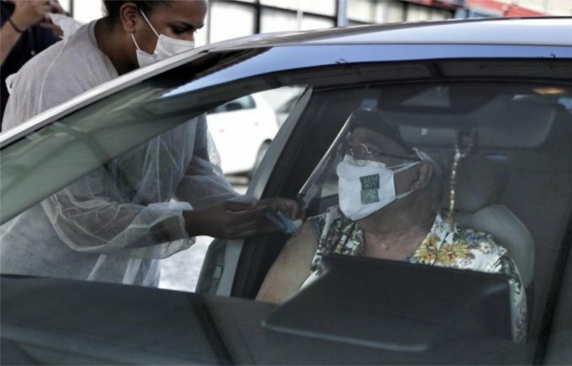 Recife registra queda de óbitos de idosos por covid-19