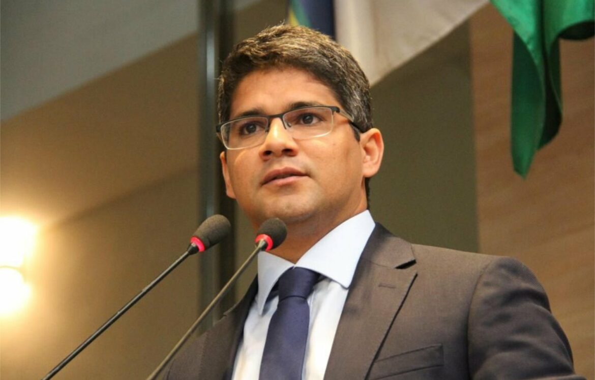 “Antes de falar de carnaval, o prefeito deveria focar na retomada das aulas no Recife “, dispara vereador Renato Antunes