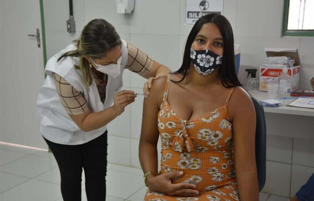 Pernambuco convoca gestantes e puérperas para vacinação contra a Covid-19