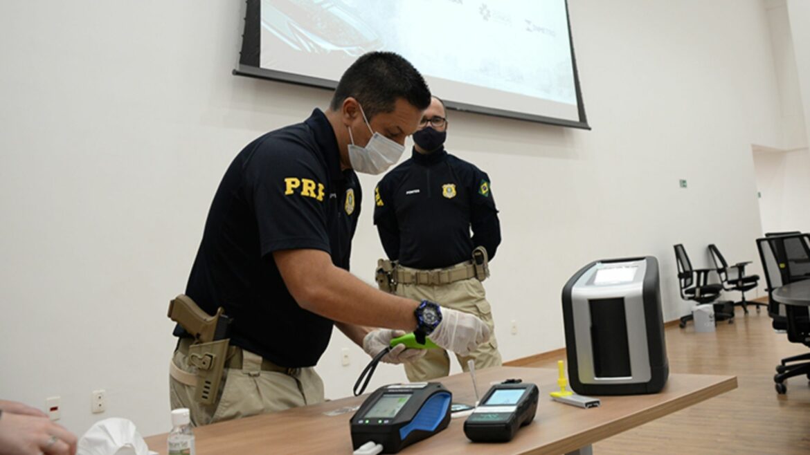 PRF começa a testar drogômetros nas rodovias federais do Brasil