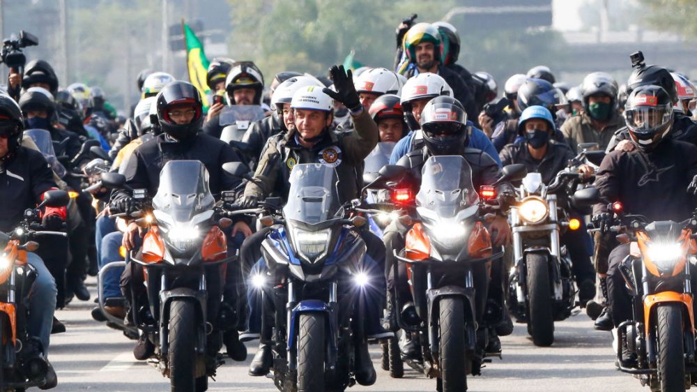 Bolsonaro faz grande motociata em Florianópolis nesse sábado