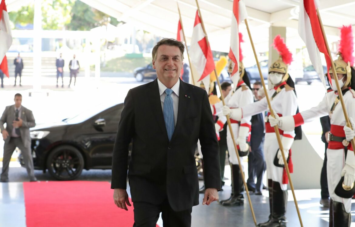 Bolsonaro participa de solenidade de promoção de oficiais-generais