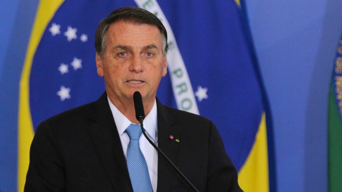 Bolsonaro sanciona com vetos PL que revoga Lei de Segurança Nacional