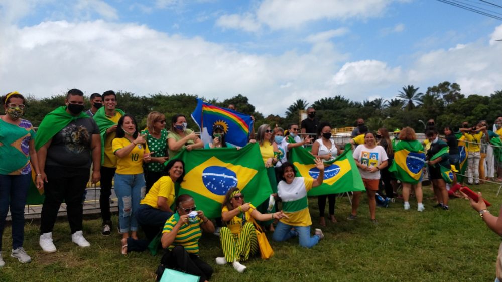 Direita começa a se reunir para receber Bolsonaro no Recife