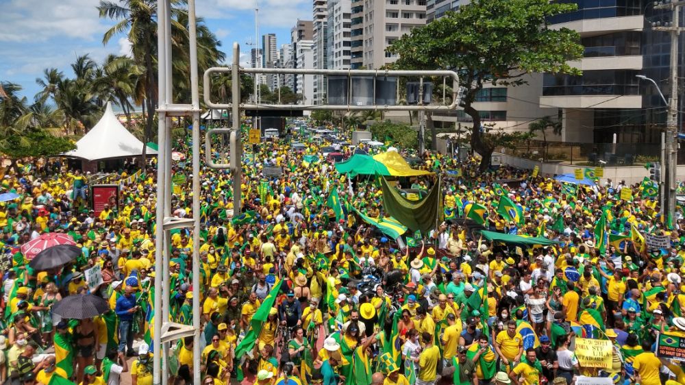 Milhares de Bolsonaristas já se concentram no Recife e passeata se prepara para sair