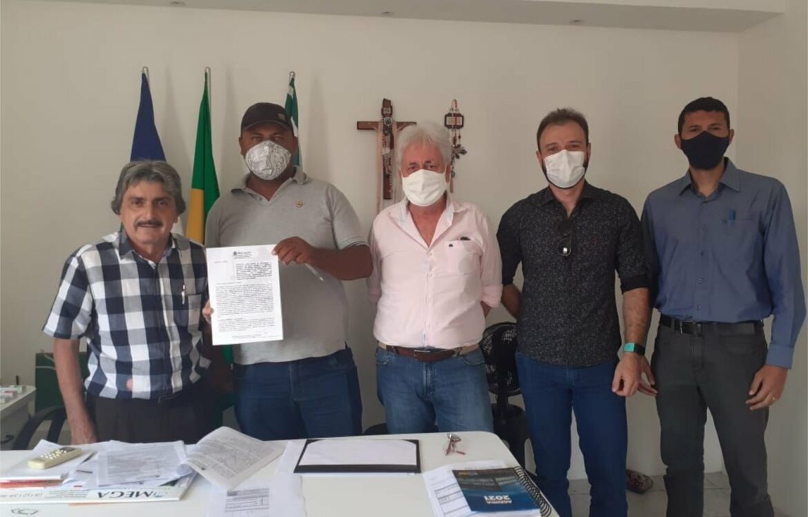 Gilvandro contrata empresa para reposição de calçamento e operação Tapa Buraco em Belo Jardim