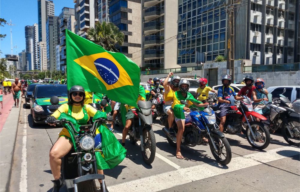 Carreata em apoio a Bolsonaro chega na Avenida Boa Viagem
