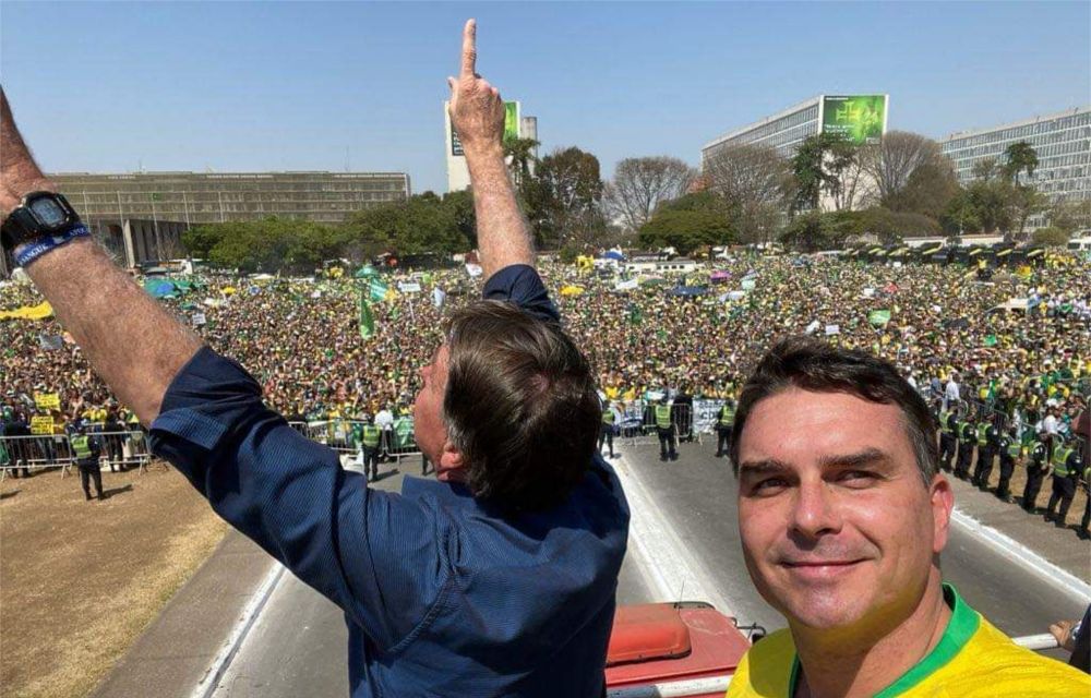“É um ultimato para todos que estão na Praça dos Três Poderes”, diz Bolsonaro em Brasília