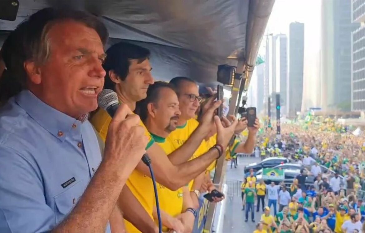 Bolsonaro fez duras críticas a ministros do STF em São Paulo