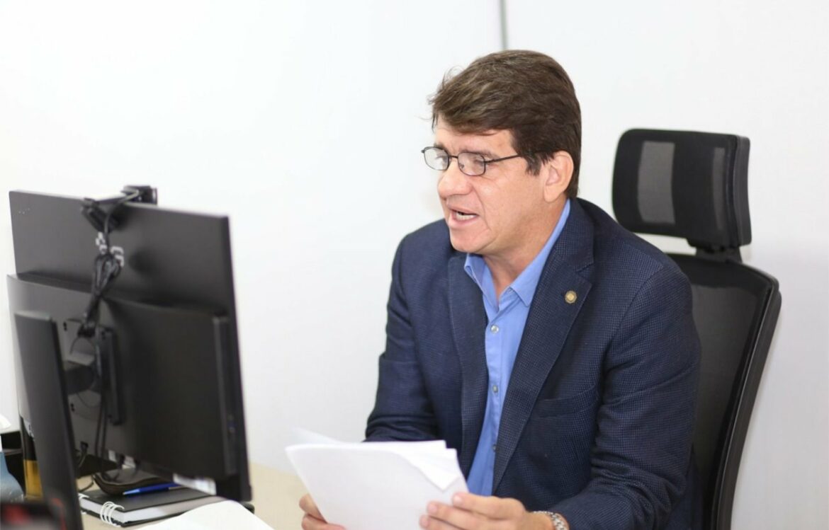 Alcides Cardoso questiona Prefeitura do Recife sobre anulação da compra de 40 mil tablets para estudantes da rede municipal de ensino