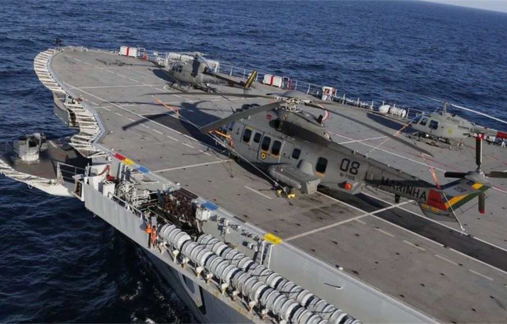 Forças Armadas realizam exercícios integrados com uso do maior navio do Brasil