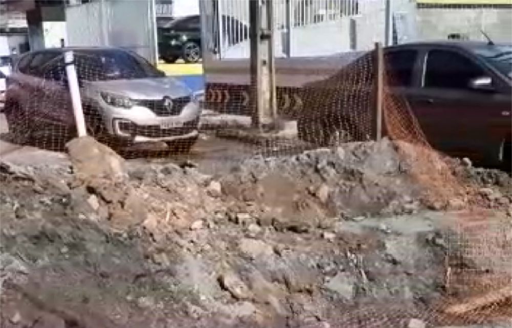 Cratera interdita Rua Dr. João Asfora na Ilha do Leite e gera transtornos