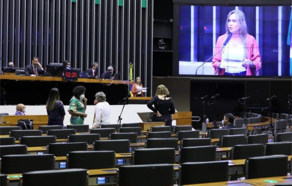 Deputados aprovam a retomada de propaganda gratuita de partidos no rádio e TV