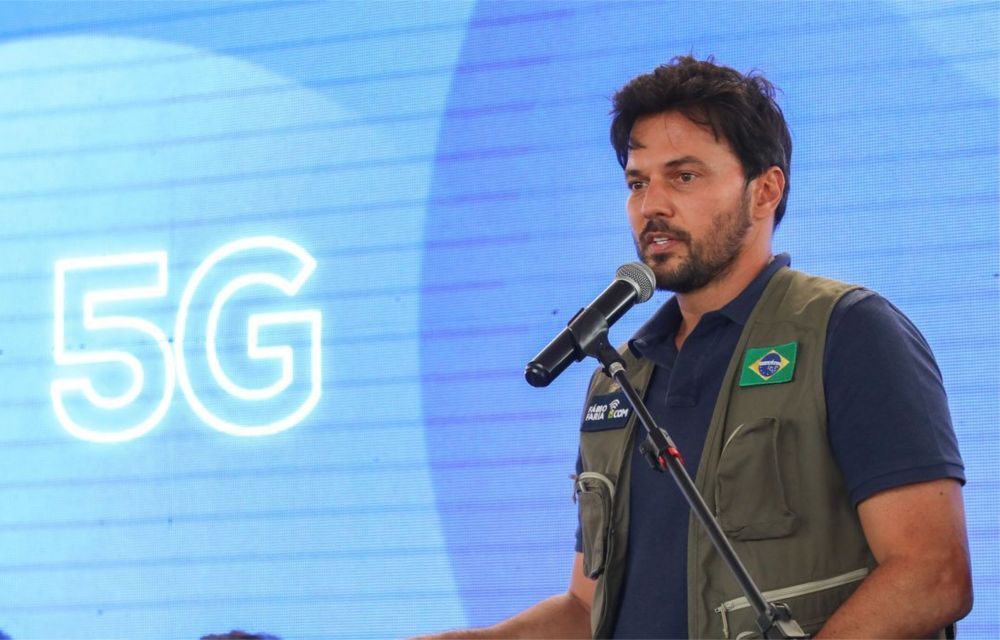 Investimentos do 5G vão universalizar internet no Brasil, diz ministro