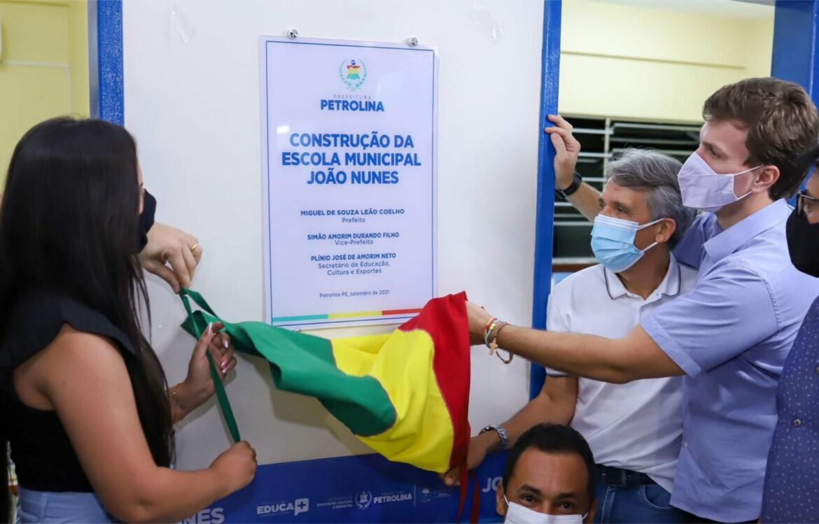Miguel Coelho inaugura escola que será primeiro Centro de Referência em Alfabetização de Petrolina