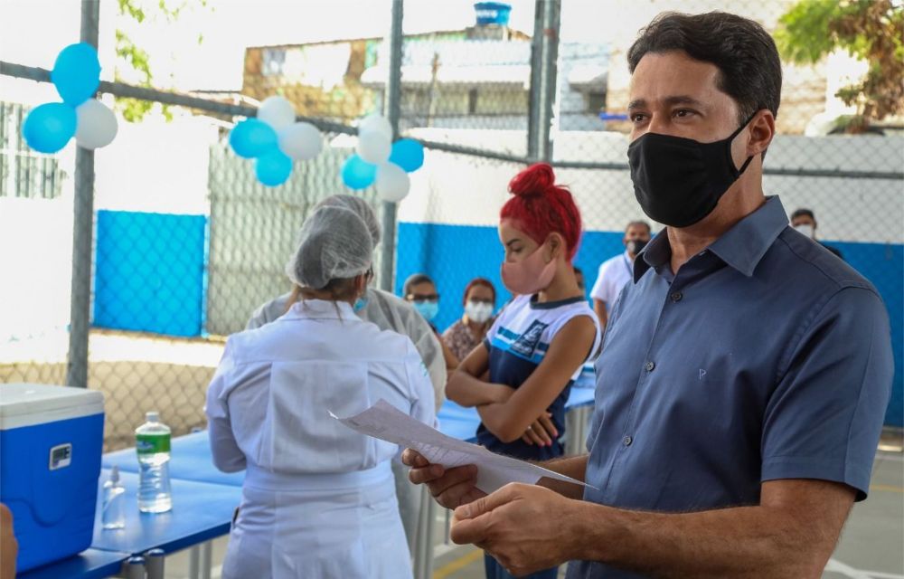 Jaboatão inicia vacinação nos estudantes de 12 a 17 anos nas escolas