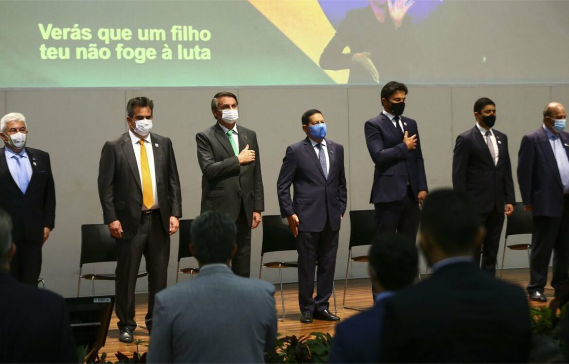Bolsonaro participa de abertura de fórum do TCU sobre educação