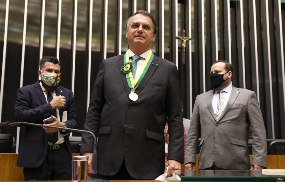 Bolsonaro recebe medalha do mérito legislativo no Congresso Nacional