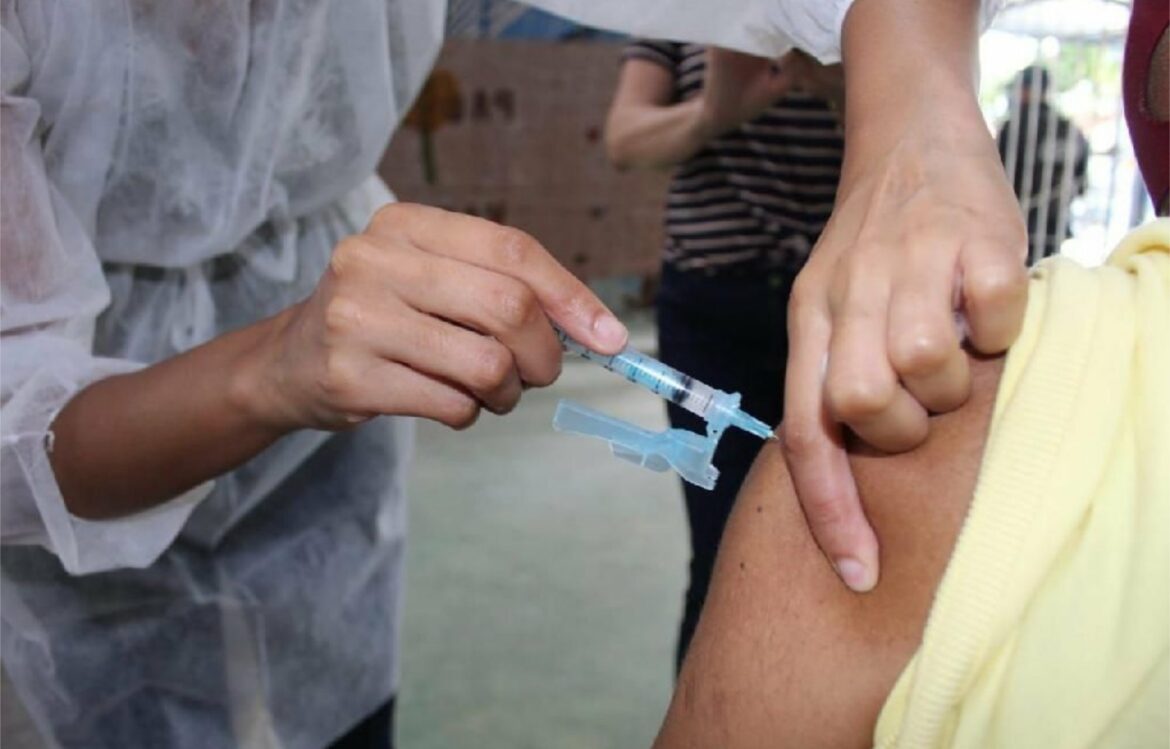 Em Paulista, vacinação contra a Covid-19 ocorre em 14 polos e com Expresso Vacina neste sábado (27)