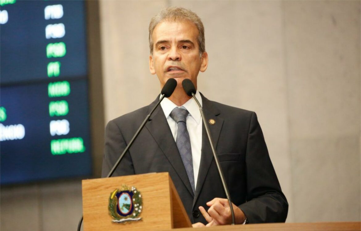 Pernambuco é o campeão do desemprego no governo de Paulo Câmara, critica Feitosa