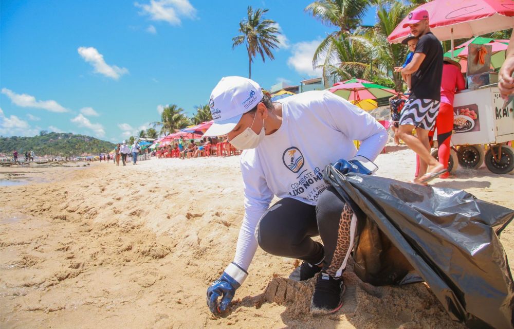 Cabo de Santo Agostinho recebeu ação de limpeza de praia em  combate ao lixo no mar