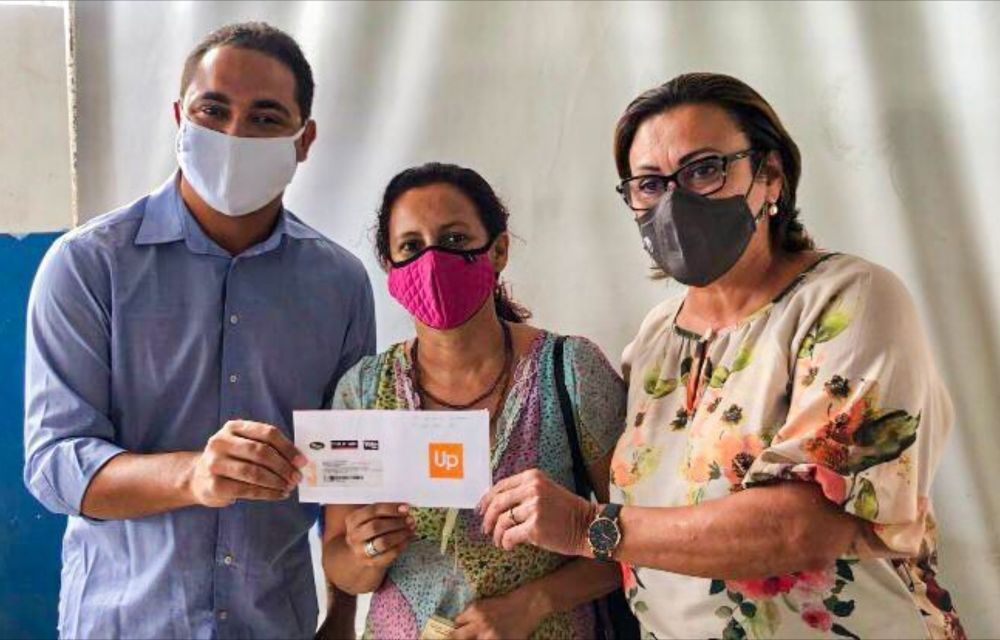 Paulista inicia entrega dos cartões de auxílio-alimentação para os estudantes da Rede Municipal de Ensino