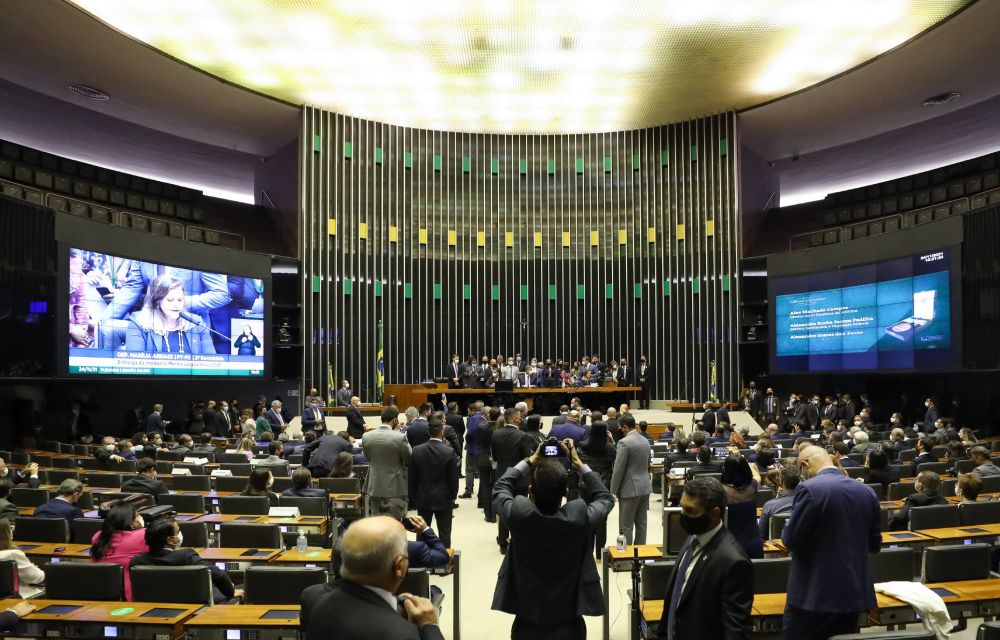 Câmara aprova texto-base da MP que cria Auxílio Brasil