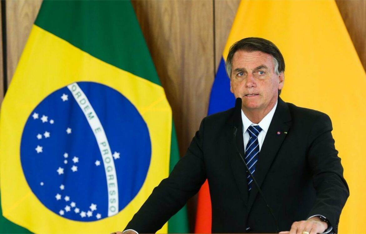 MP de Bolsonaro cria verbas para pagar Auxílio Brasil de R$ 400 em dezembro