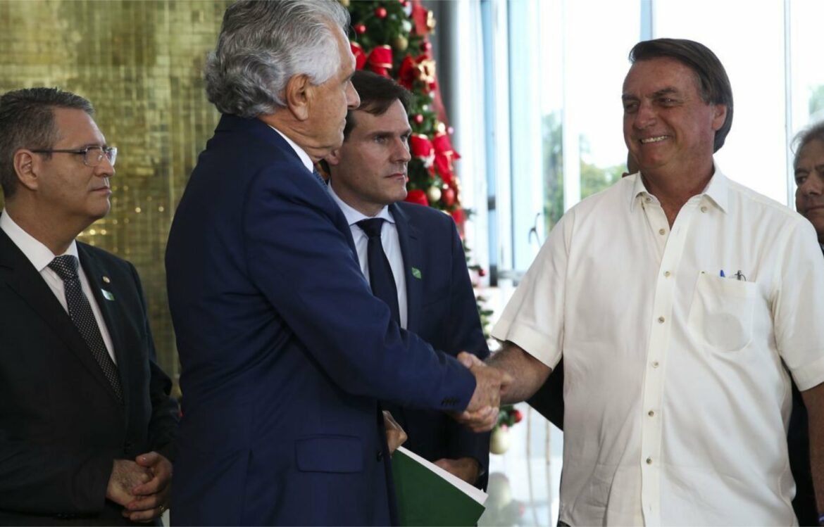 Bolsonaro assina adesão de Goiás a plano de recuperação fiscal
