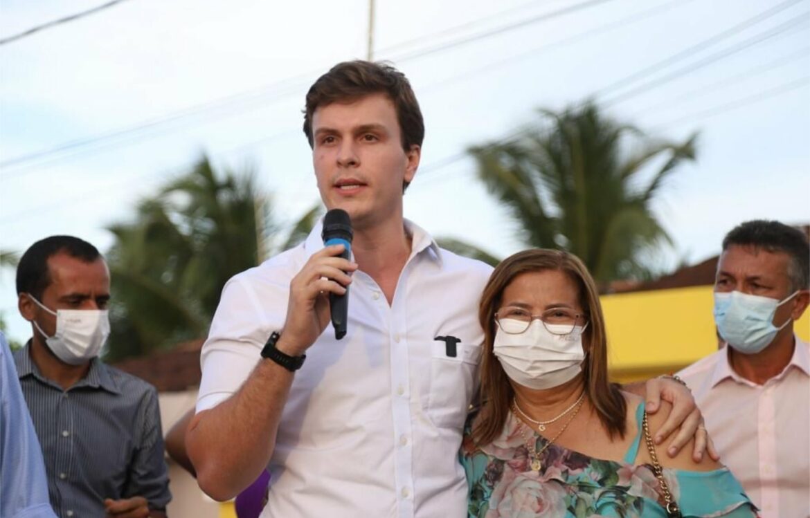Miguel Coelho traz mais dois prefeitos do PSB para apoiar a oposição em Pernambuco