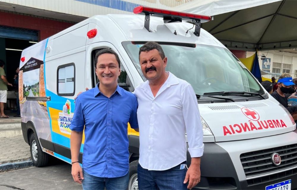No aniversário de Santa Maria do Cambucá, André Ferreira entrega ambulância para o município