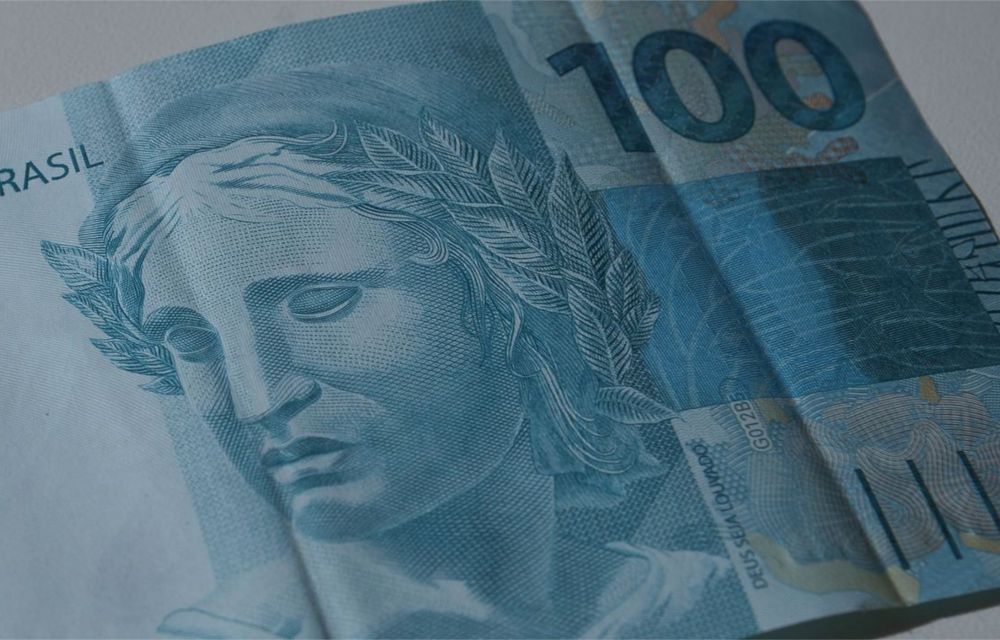 Relator do Orçamento fixa salário mínimo de R$ 1.210 em 2022