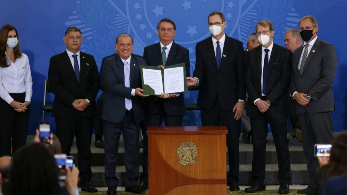Governo vai priorizar criação de empregos em 2022, diz Bolsonaro