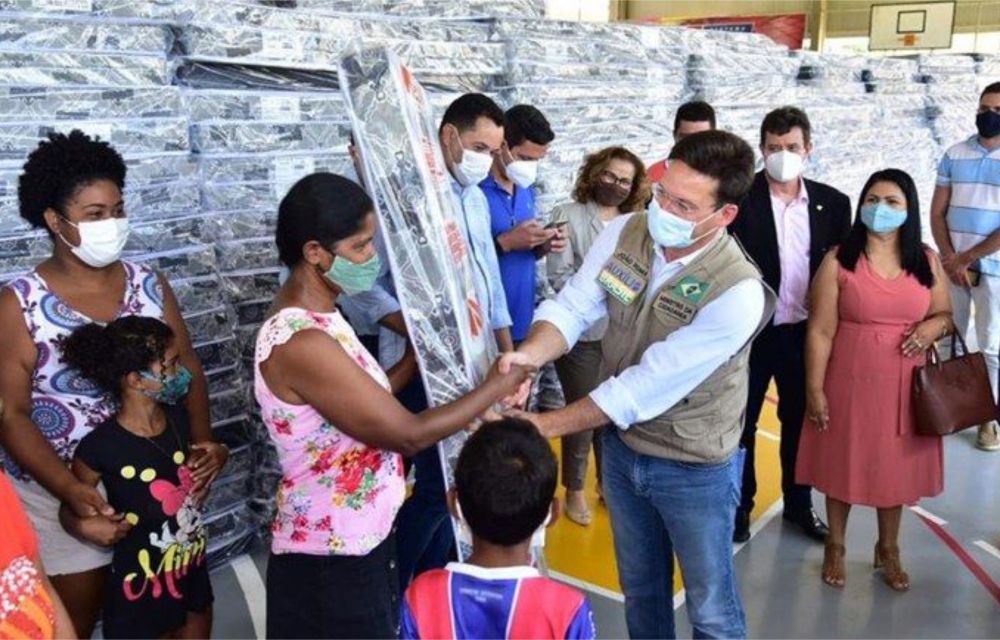 Ministro João Roma acompanha entrega de donativos a municípios da Bahia atingidos pelas chuvas