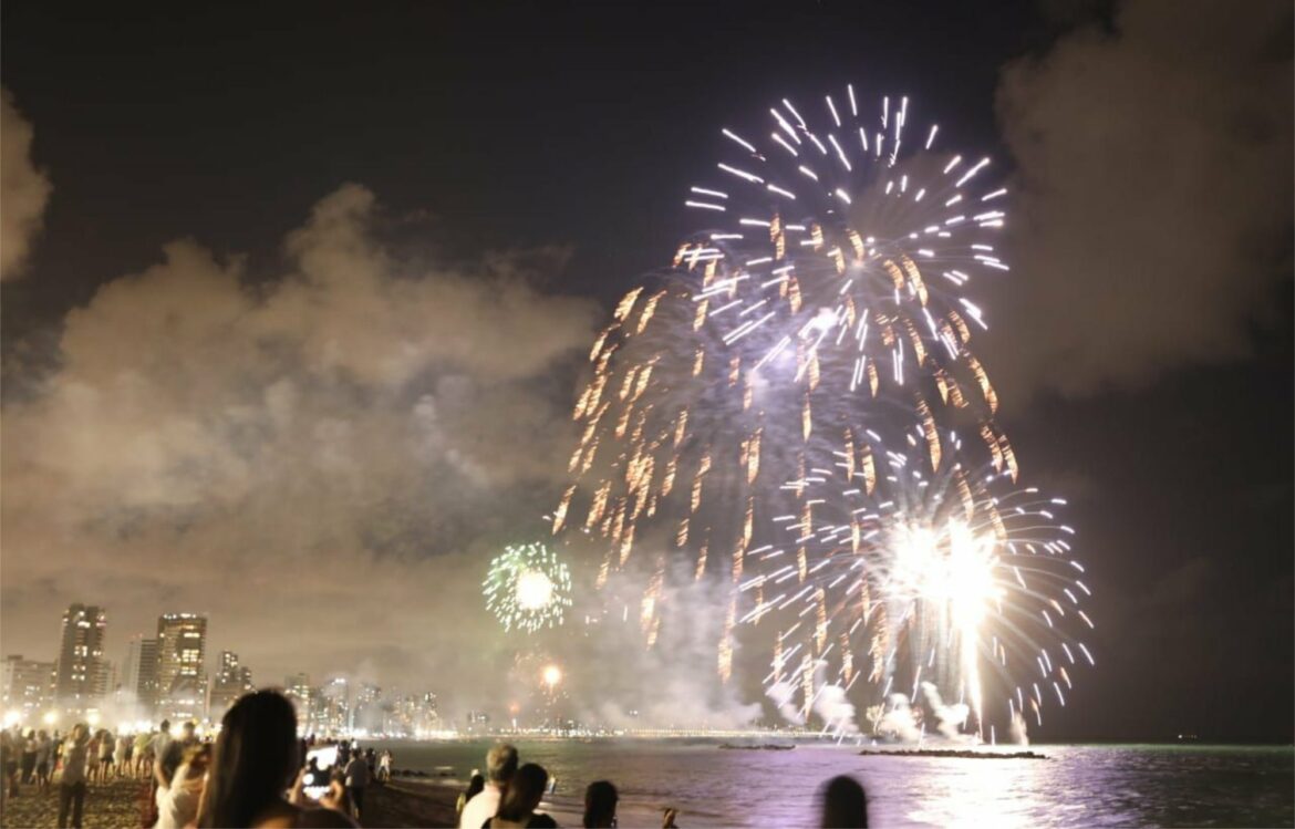 Queima de fogos de artifício marca virada do ano no Jaboatão dos Guararapes