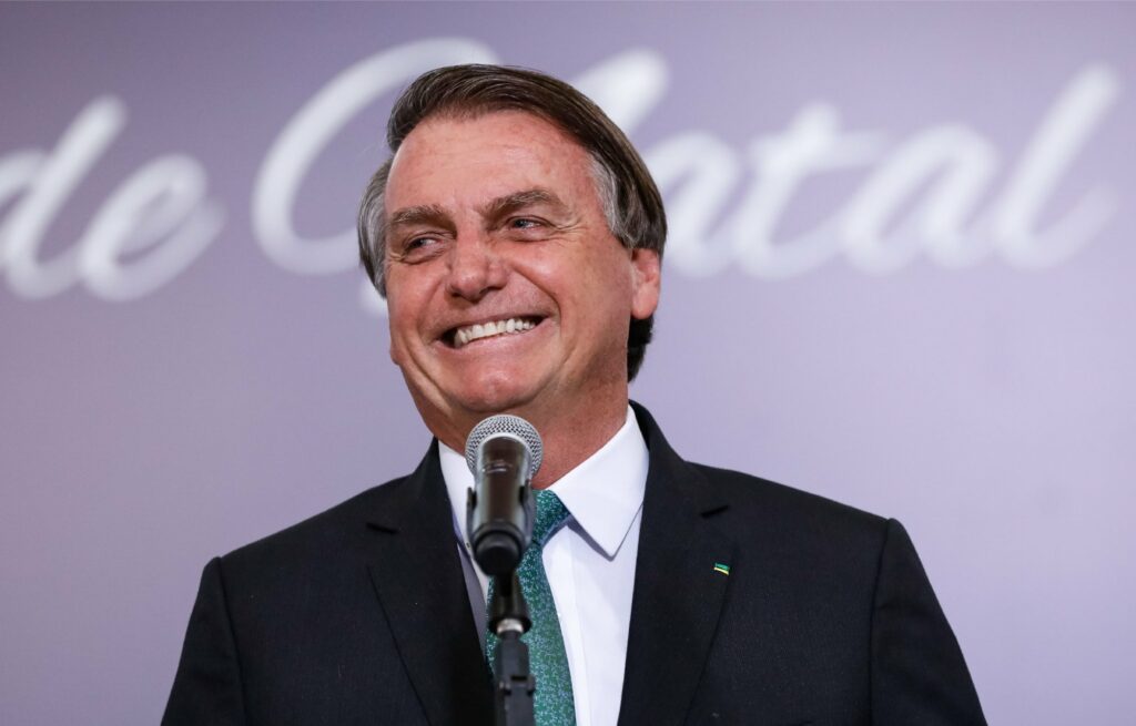 Bolsonaro anuncia aumento de 33,24% no piso salarial dos professores da educação básica