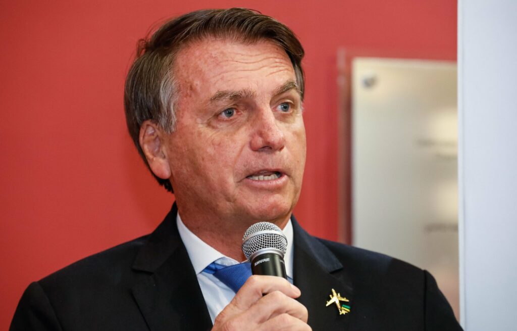 Bolsonaro prorroga isenção de IPI na compra de carros por motoristas de APP, taxistas e pessoas com deficiência