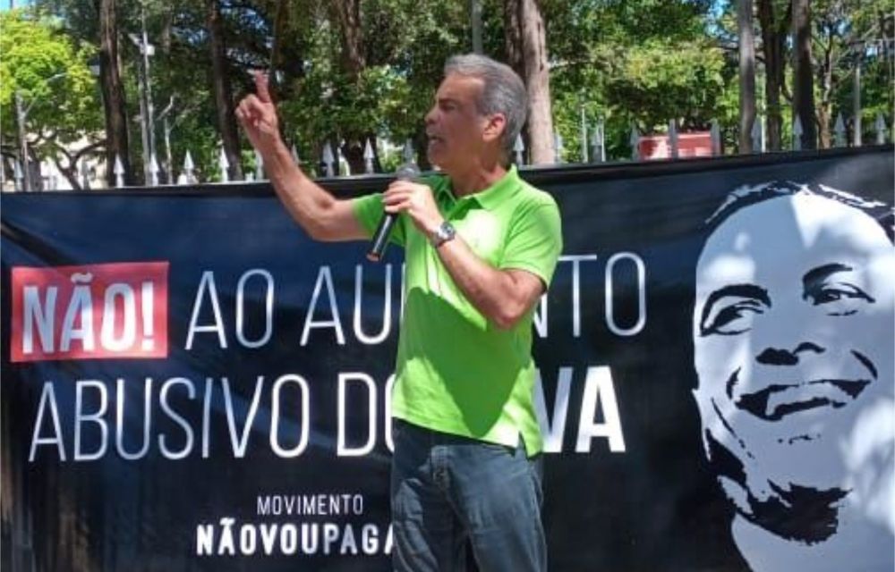 Alberto Feitosa participa de protesto contra aumento do IPVA em Pernambuco