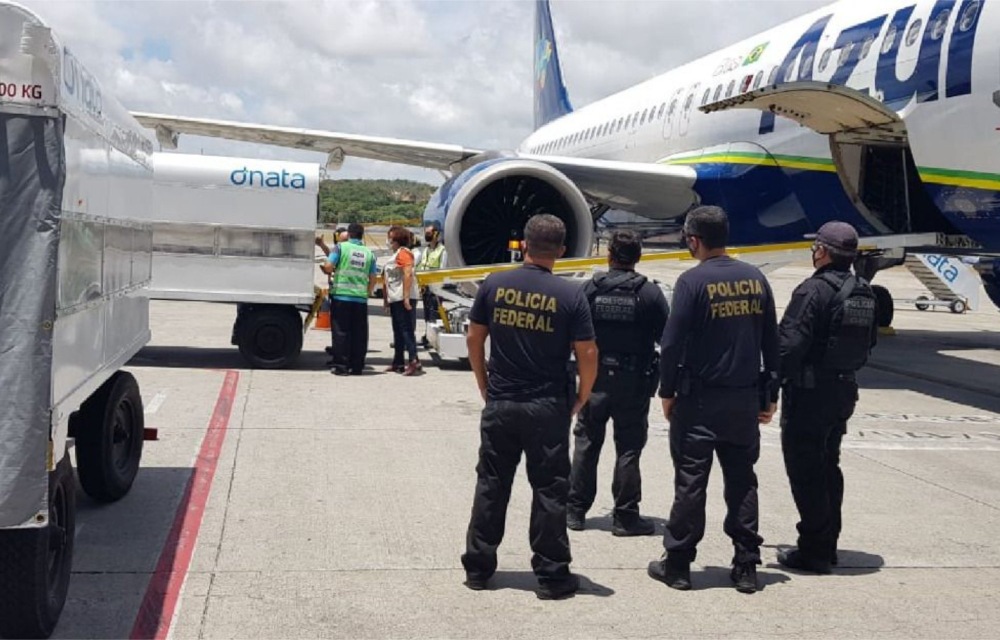 No Recife, PF prende três bolivianos tentando viajar para a Europa com passaportes falsos