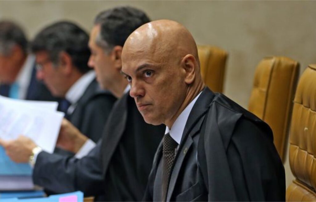 Alexandre de Moraes nega recurso da AGU e mantém depoimento presencial de Bolsonaro