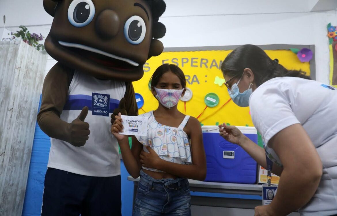 Jaboatão vacina crianças de 5 a 11 em escolas da rede municipal