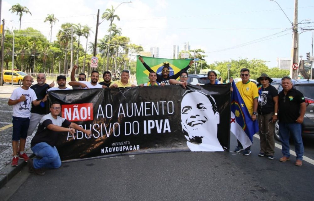 Movimentos fizeram ato contra aumento do IPVA em Pernambuco nesse domingo