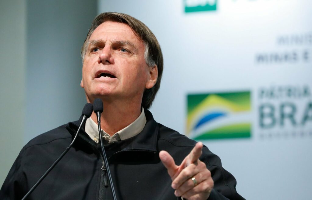 Bolsonaro garante apoio a brasileiros que estão na Ucrânia após invasão russa