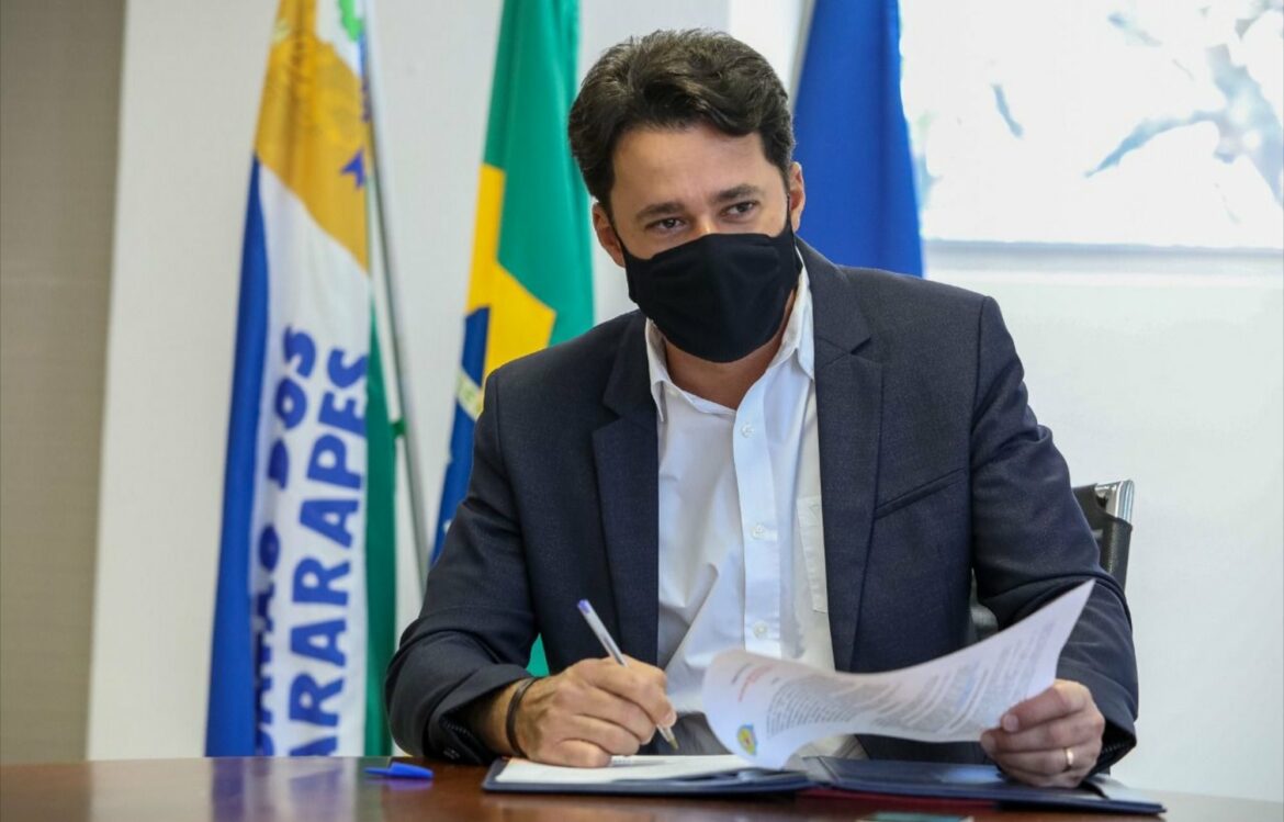 Anderson Ferreira sanciona reajuste salarial de 10,38% dos servidores do Jaboatão