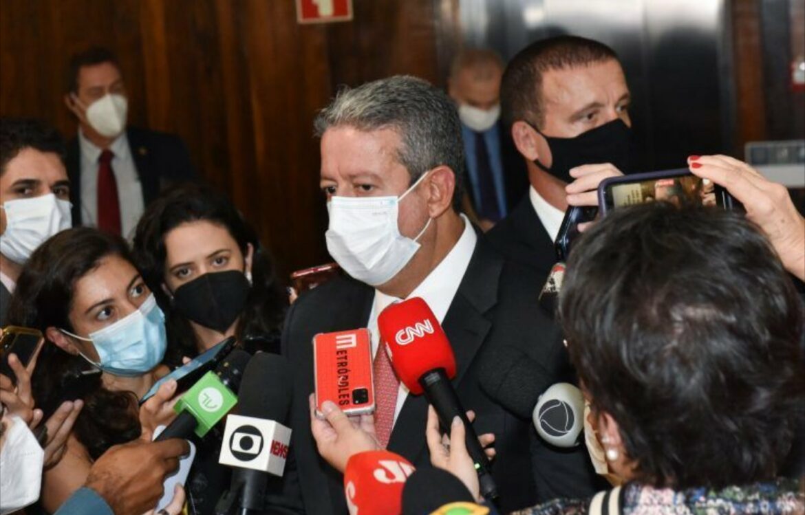 Lira critica “insensibilidade” da Petrobras e classifica aumento dos combustíveis de “tapa na cara”