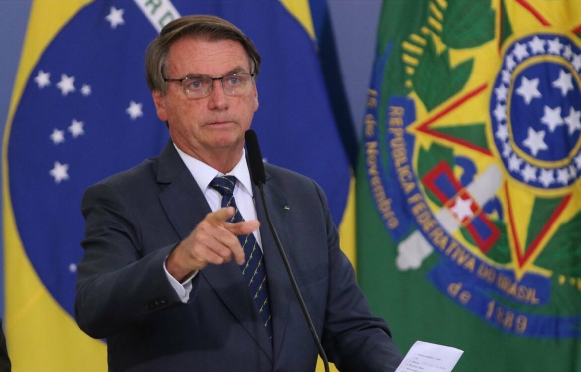Brasil pode rebaixar pandemia de covid-19 para endemia, diz Bolsonaro