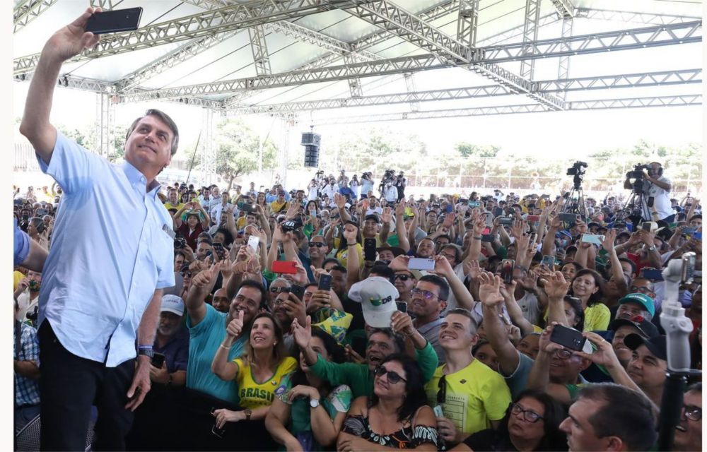 Bolsonaro participa de entrega de títulos de regularização fundiária